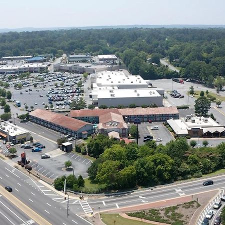 Howard Johnson By Wyndham Columbus Fort Moore エクステリア 写真