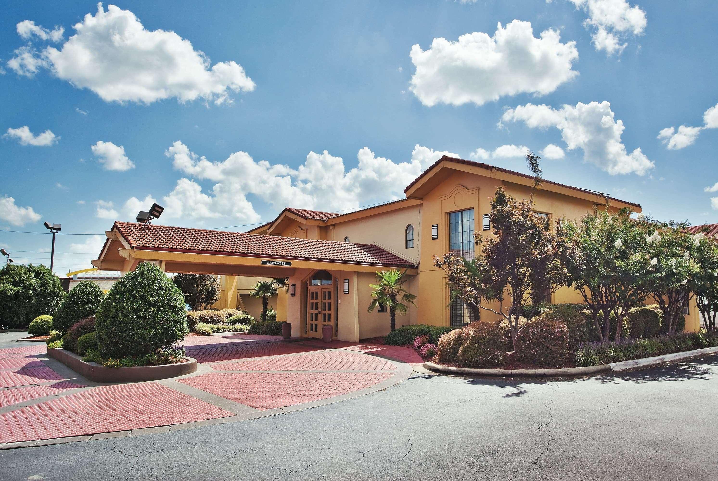Howard Johnson By Wyndham Columbus Fort Moore エクステリア 写真