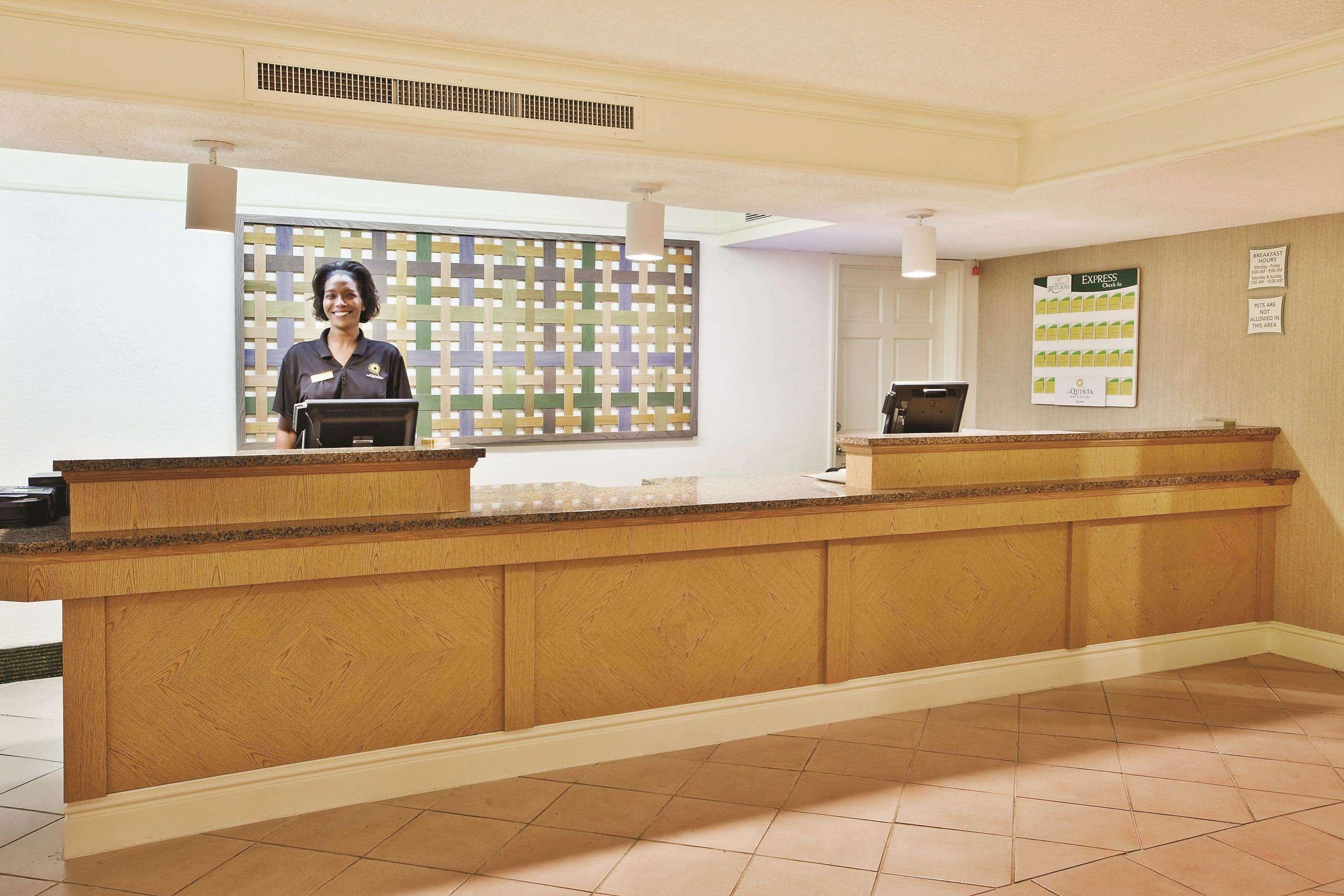 Howard Johnson By Wyndham Columbus Fort Moore エクステリア 写真