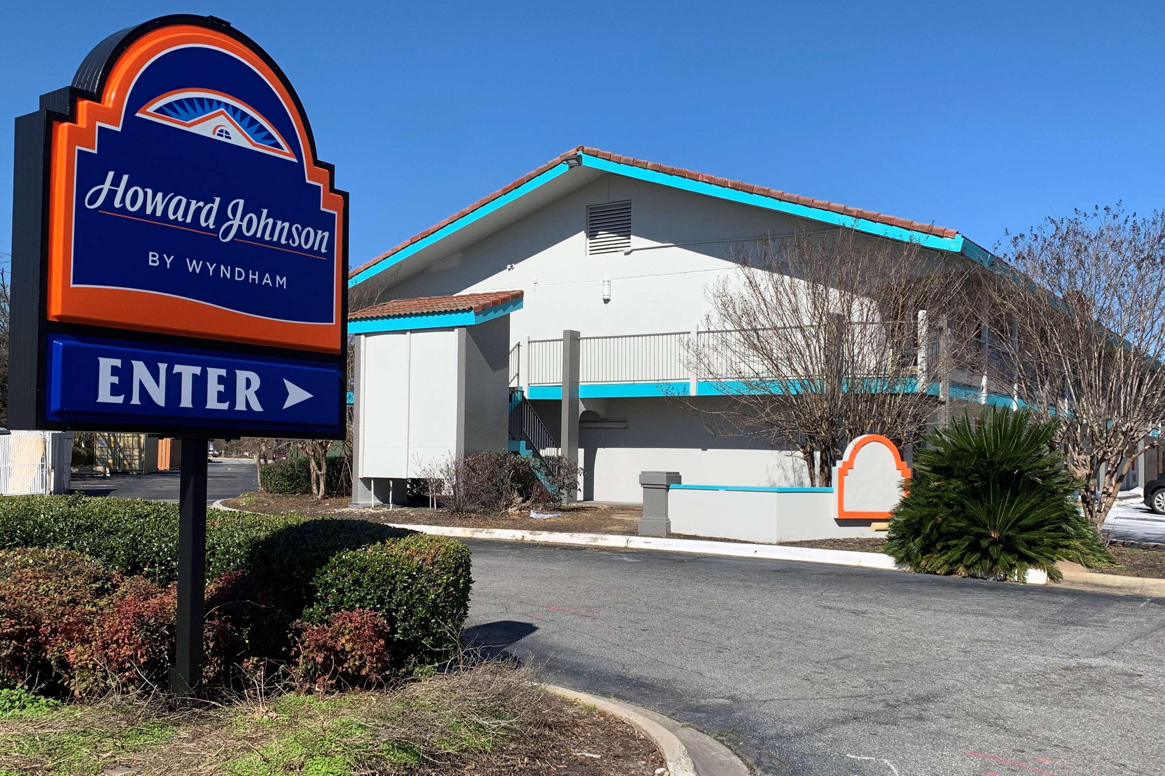 Howard Johnson By Wyndham Columbus Fort Moore エクステリア 写真