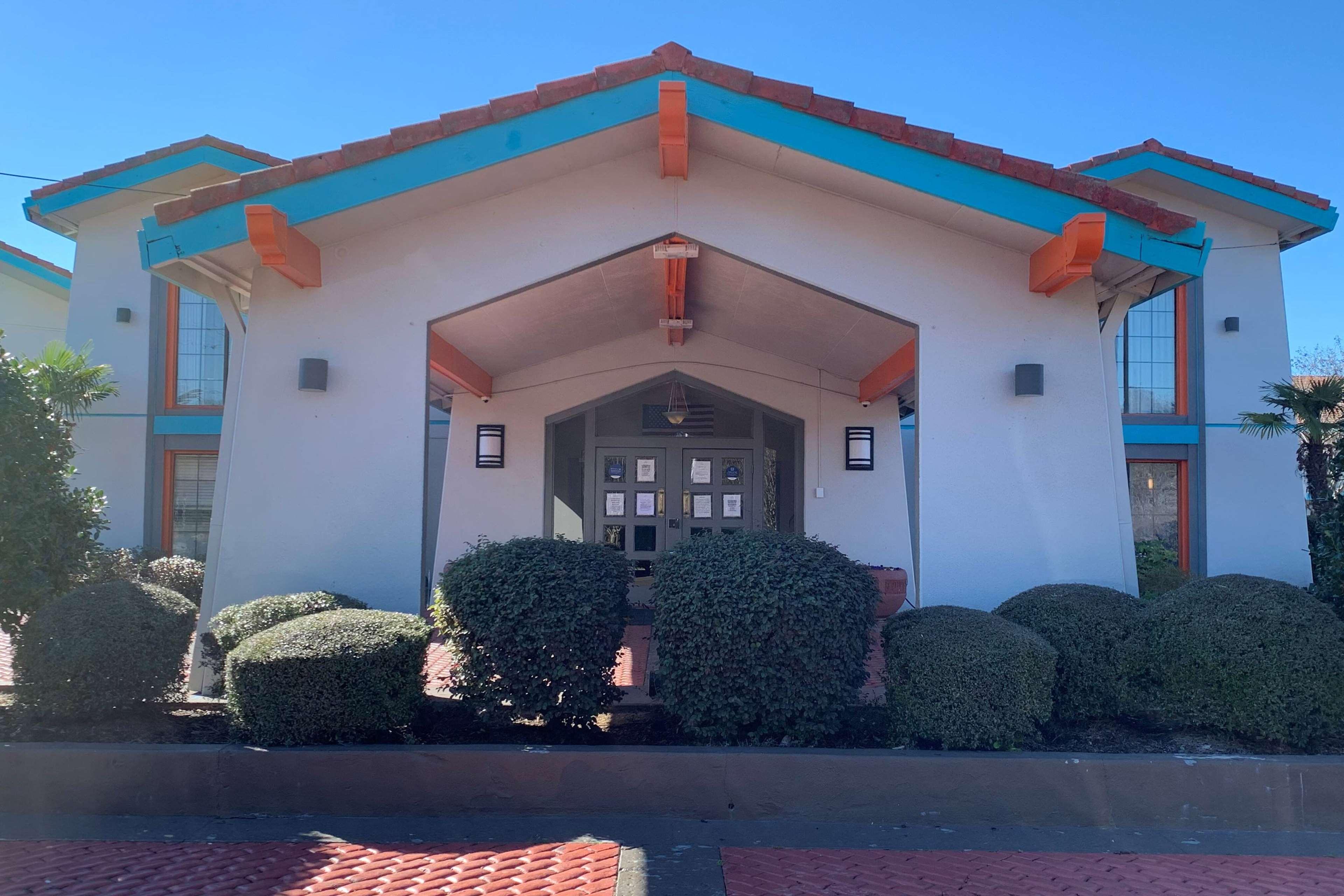 Howard Johnson By Wyndham Columbus Fort Moore エクステリア 写真