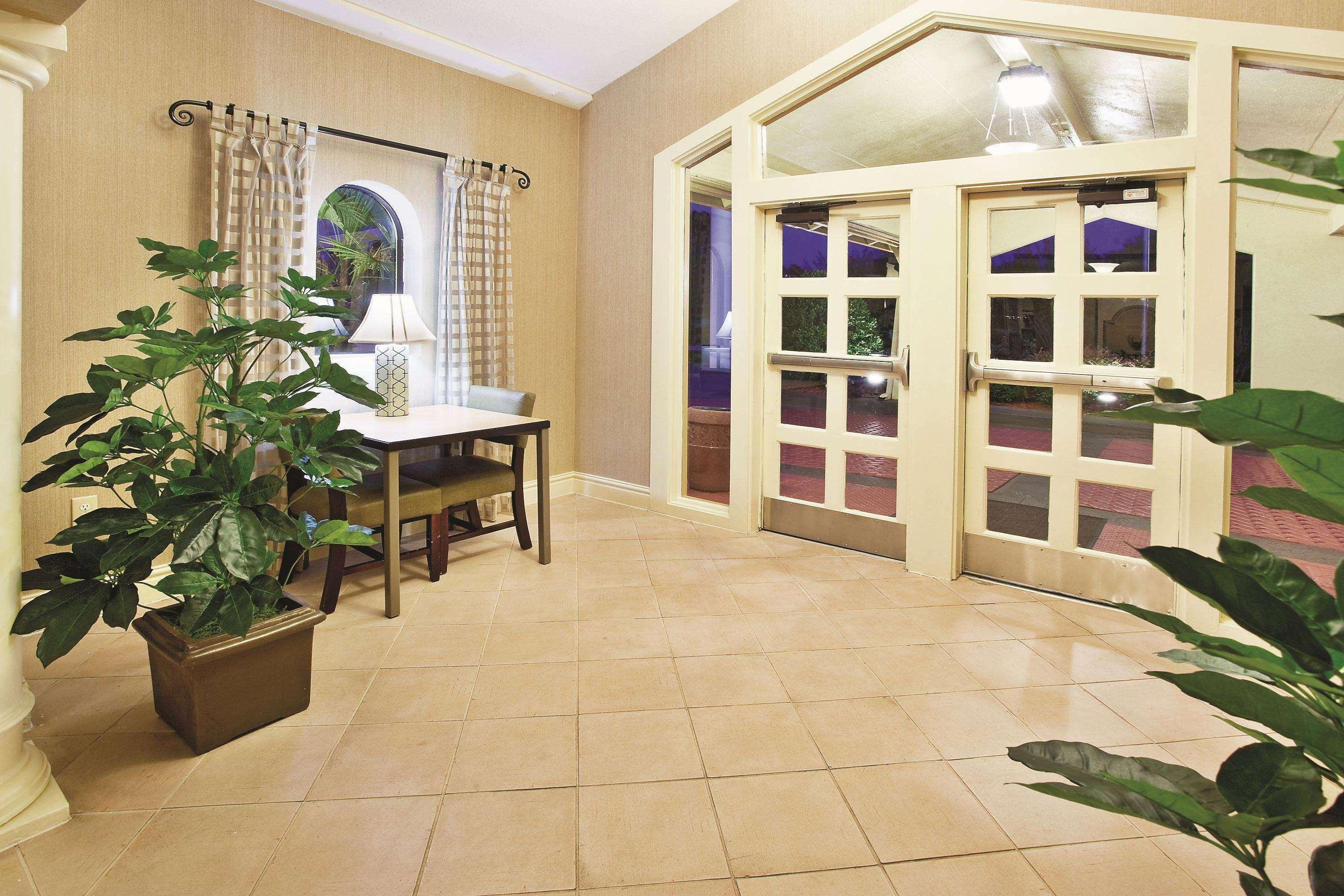Howard Johnson By Wyndham Columbus Fort Moore エクステリア 写真